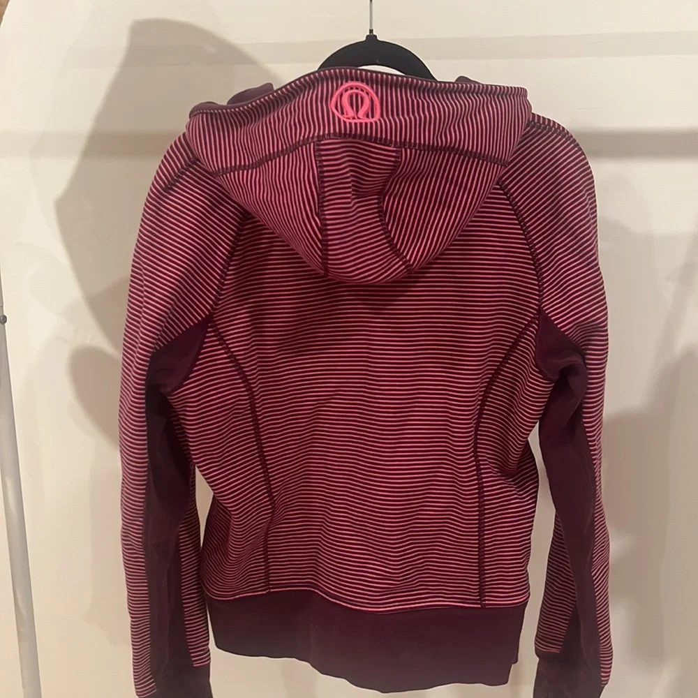 Lululemon Women’s Pink Striped Scuba Hoodie w/Thumb Holes, Size B6 - Picture 3 of 4